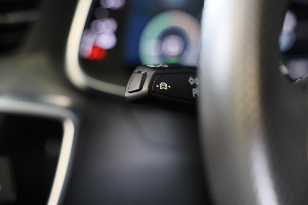 Audi A6 Avant 55 TFSI e Quattro S6 Look / Head Up / Memory / Leder / Elek Stoelen / Acc / F1 / Lane Assist / Open Pano / Pdc / 20