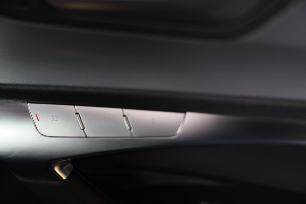 Audi A6 Avant 55 TFSI e Quattro S6 Look / Head Up / Memory / Leder / Elek Stoelen / Acc / F1 / Lane Assist / Open Pano / Pdc / 20