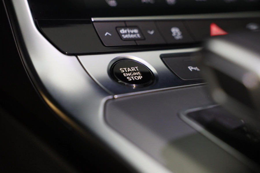 Audi A6 Avant 55 TFSI e Quattro S6 Look / Head Up / Memory / Leder / Elek Stoelen / Acc / F1 / Lane Assist / Open Pano / Pdc / 20