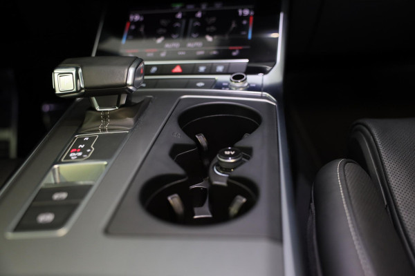 Audi A6 Avant 55 TFSI e Quattro S6 Look / Head Up / Memory / Leder / Elek Stoelen / Acc / F1 / Lane Assist / Open Pano / Pdc / 20