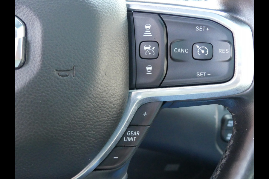 Dodge Ram 1500 5.7 V8 LARAMIE 4x4 Luchtvering/panoramadak/Trekhaak