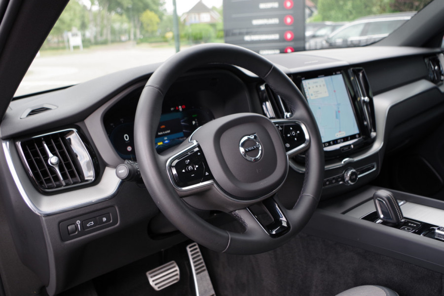 Volvo XC60 2.0 350 PK T6 Plug-in Hybrid AWD Plus Dark Long Range, Panoramadak, Trekhaak, Harman/Kardon, 360 Camera