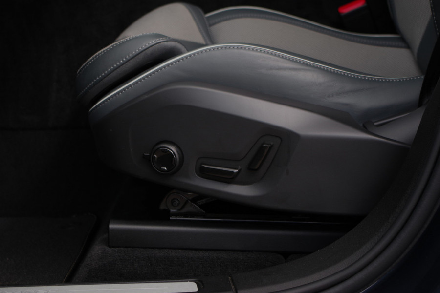 Volvo XC60 2.0 350 PK T6 Plug-in Hybrid AWD Plus Dark Long Range, Panoramadak, Trekhaak, Harman/Kardon, 360 Camera