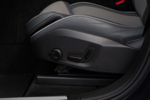 Volvo XC60 2.0 350 PK T6 Plug-in Hybrid AWD Plus Dark Long Range, Panoramadak, Trekhaak, Harman/Kardon, 360 Camera