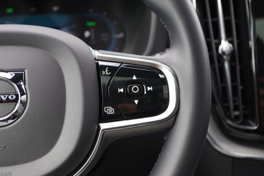 Volvo XC60 2.0 350 PK T6 Plug-in Hybrid AWD Plus Dark Long Range, Panoramadak, Trekhaak, Harman/Kardon, 360 Camera