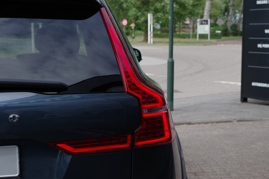 Volvo XC60 2.0 350 PK T6 Plug-in Hybrid AWD Plus Dark Long Range, Panoramadak, Trekhaak, Harman/Kardon, 360 Camera