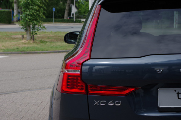Volvo XC60 2.0 350 PK T6 Plug-in Hybrid AWD Plus Dark Long Range, Panoramadak, Trekhaak, Harman/Kardon, 360 Camera