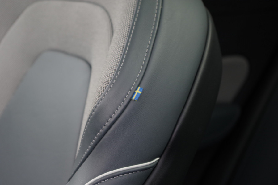 Volvo XC60 2.0 350 PK T6 Plug-in Hybrid AWD Plus Dark Long Range, Panoramadak, Trekhaak, Harman/Kardon, 360 Camera