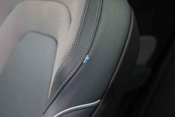 Volvo XC60 2.0 350 PK T6 Plug-in Hybrid AWD Plus Dark Long Range, Panoramadak, Trekhaak, Harman/Kardon, 360 Camera