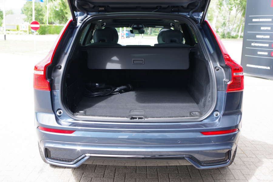 Volvo XC60 2.0 350 PK T6 Plug-in Hybrid AWD Plus Dark Long Range, Panoramadak, Trekhaak, Harman/Kardon, 360 Camera
