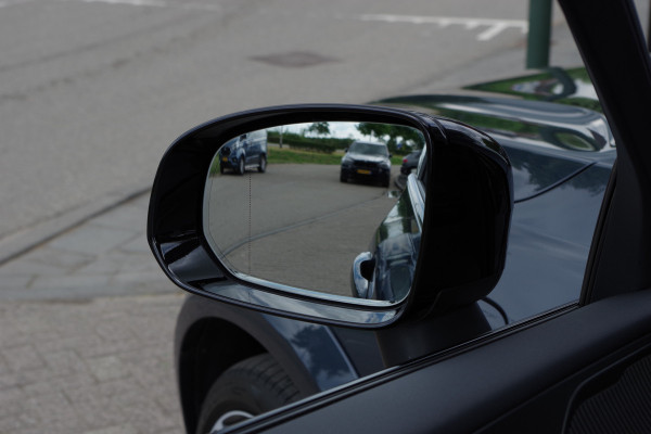 Volvo XC60 2.0 350 PK T6 Plug-in Hybrid AWD Plus Dark Long Range, Panoramadak, Trekhaak, Harman/Kardon, 360 Camera