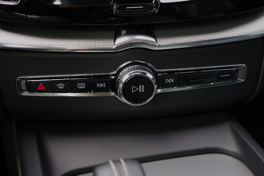 Volvo XC60 2.0 350 PK T6 Plug-in Hybrid AWD Plus Dark Long Range, Panoramadak, Trekhaak, Harman/Kardon, 360 Camera