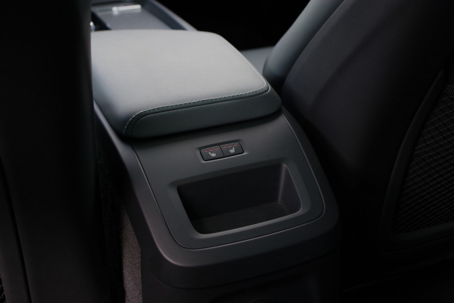 Volvo XC60 2.0 350 PK T6 Plug-in Hybrid AWD Plus Dark Long Range, Panoramadak, Trekhaak, Harman/Kardon, 360 Camera