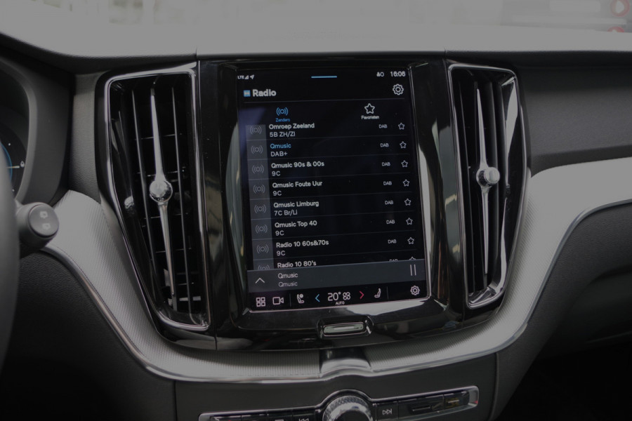 Volvo XC60 2.0 350 PK T6 Plug-in Hybrid AWD Plus Dark Long Range, Panoramadak, Trekhaak, Harman/Kardon, 360 Camera