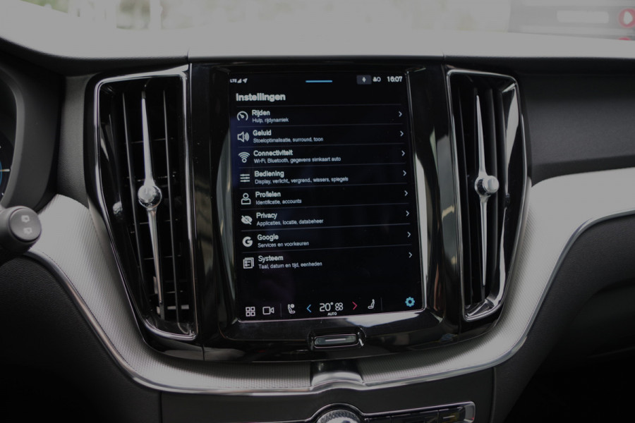 Volvo XC60 2.0 350 PK T6 Plug-in Hybrid AWD Plus Dark Long Range, Panoramadak, Trekhaak, Harman/Kardon, 360 Camera