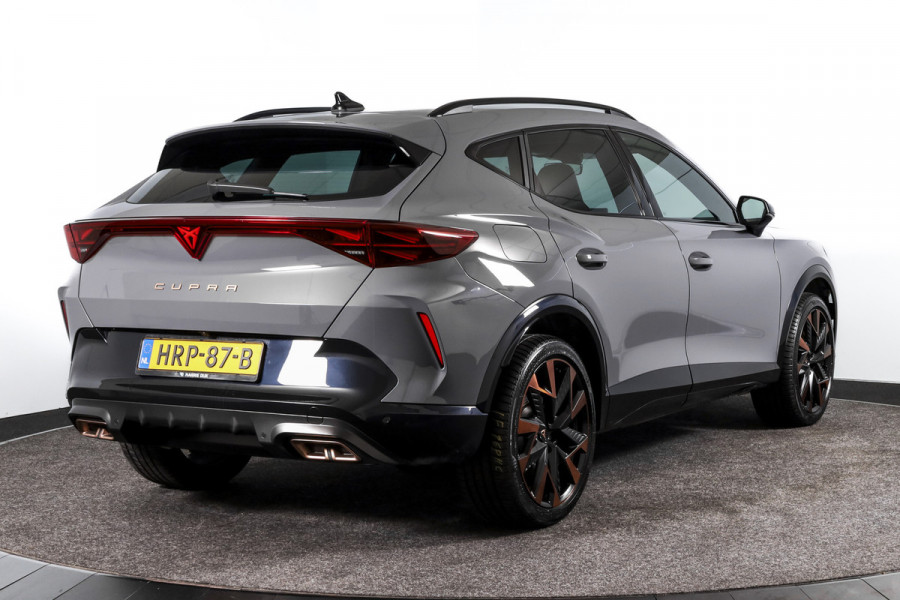CUPRA Formentor 1.5 TSI 272 PK e-Hybrid VZ Performance - Automaat | Dig. Cockpit | Adapt. Cruise | Stoel-+Stuurverw. | Elek. stoel met geheugen | PDC | Camera | NAV + App. Connect | ECC | LM 19" Sandstorm Copper |