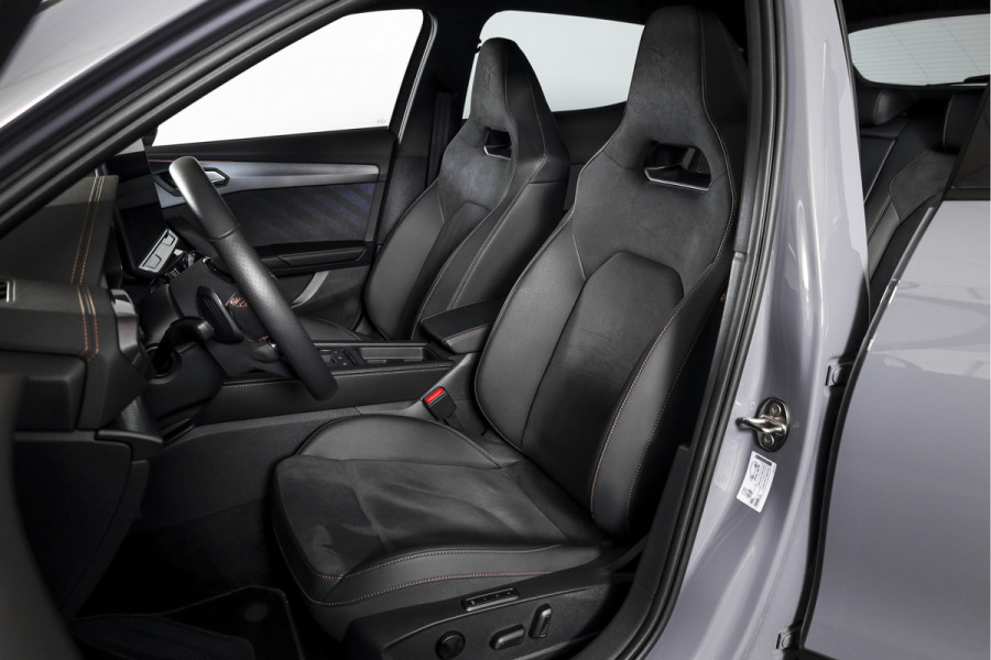 CUPRA Formentor 1.5 TSI 272 PK e-Hybrid VZ Performance - Automaat | Dig. Cockpit | Adapt. Cruise | Stoel-+Stuurverw. | Elek. stoel met geheugen | PDC | Camera | NAV + App. Connect | ECC | LM 19" Sandstorm Copper |