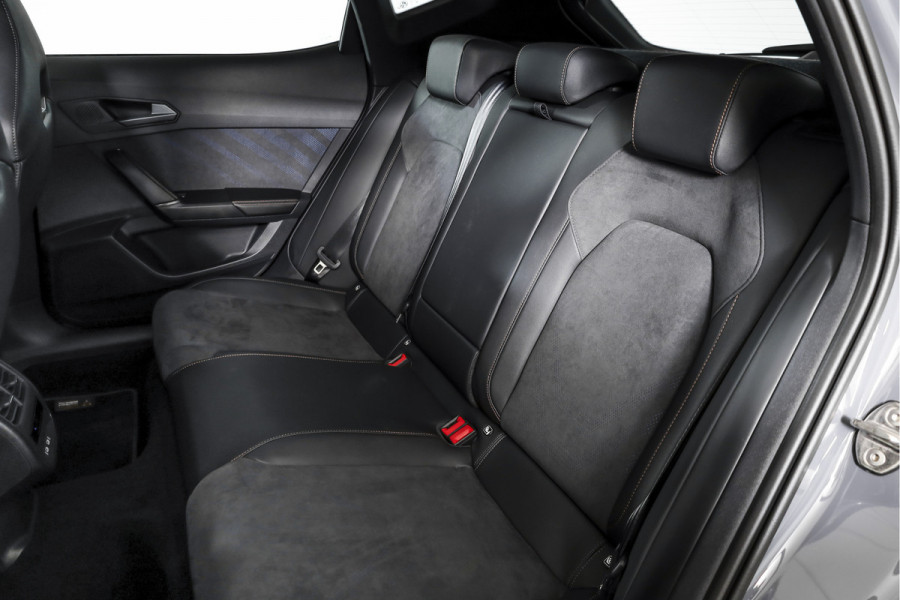 CUPRA Formentor 1.5 TSI 272 PK e-Hybrid VZ Performance - Automaat | Dig. Cockpit | Adapt. Cruise | Stoel-+Stuurverw. | Elek. stoel met geheugen | PDC | Camera | NAV + App. Connect | ECC | LM 19" Sandstorm Copper |