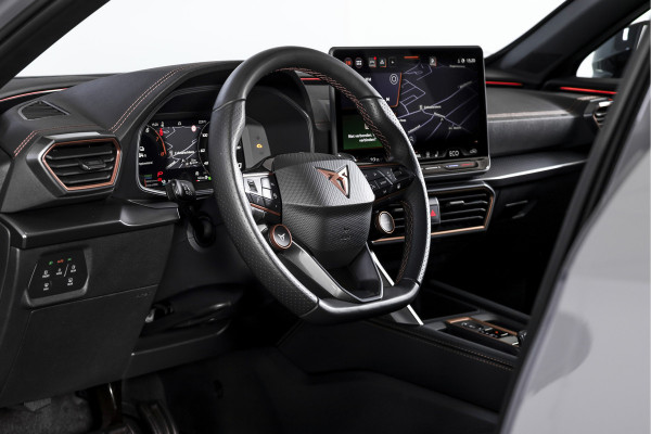 CUPRA Formentor 1.5 TSI 272 PK e-Hybrid VZ Performance - Automaat | Dig. Cockpit | Adapt. Cruise | Stoel-+Stuurverw. | Elek. stoel met geheugen | PDC | Camera | NAV + App. Connect | ECC | LM 19" Sandstorm Copper |