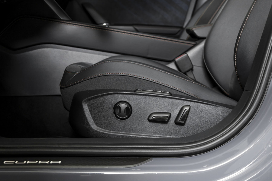CUPRA Formentor 1.5 TSI 272 PK e-Hybrid VZ Performance - Automaat | Dig. Cockpit | Adapt. Cruise | Stoel-+Stuurverw. | Elek. stoel met geheugen | PDC | Camera | NAV + App. Connect | ECC | LM 19" Sandstorm Copper |