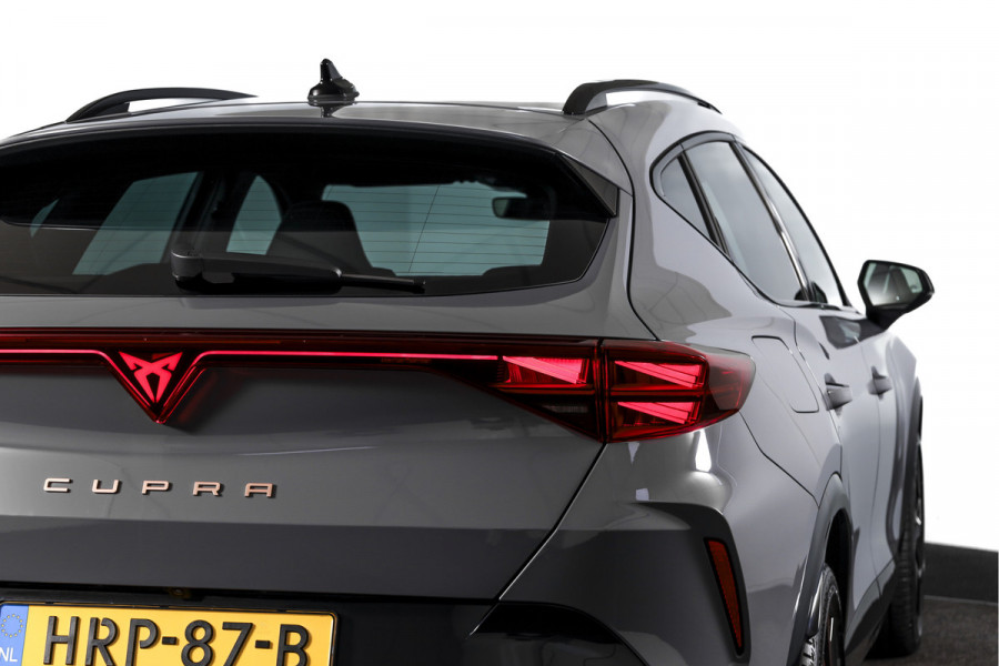 CUPRA Formentor 1.5 TSI 272 PK e-Hybrid VZ Performance - Automaat | Dig. Cockpit | Adapt. Cruise | Stoel-+Stuurverw. | Elek. stoel met geheugen | PDC | Camera | NAV + App. Connect | ECC | LM 19" Sandstorm Copper |