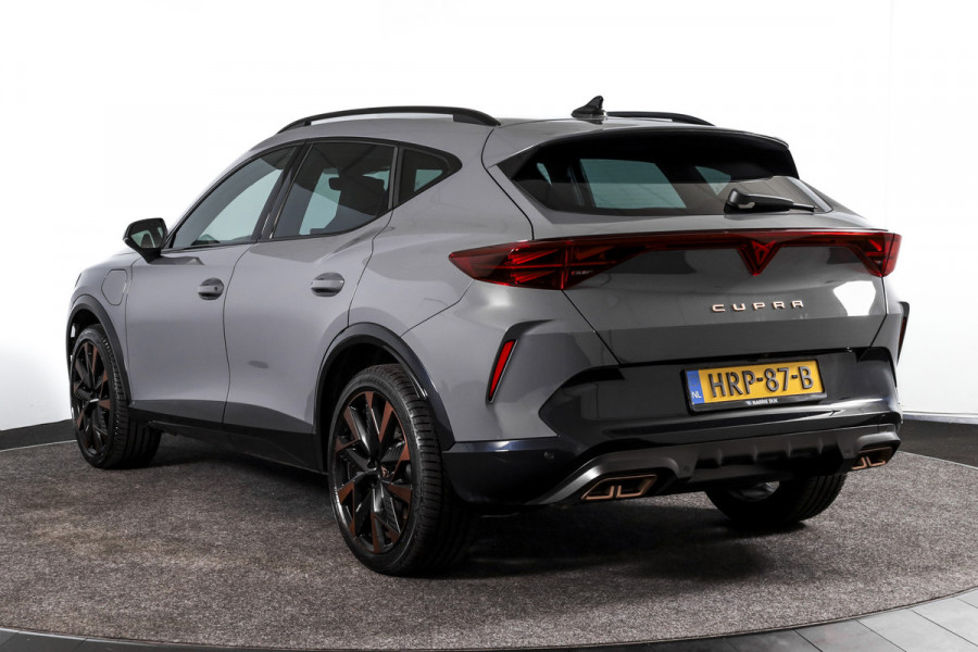 CUPRA Formentor 1.5 TSI 272 PK e-Hybrid VZ Performance - Automaat | Dig. Cockpit | Adapt. Cruise | Stoel-+Stuurverw. | Elek. stoel met geheugen | PDC | Camera | NAV + App. Connect | ECC | LM 19" Sandstorm Copper |