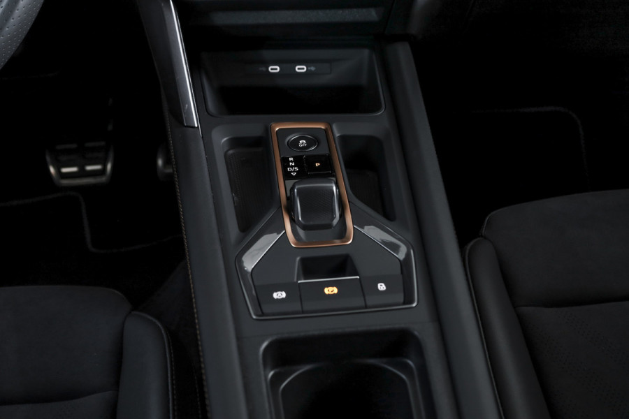 CUPRA Formentor 1.5 TSI 272 PK e-Hybrid VZ Performance - Automaat | Dig. Cockpit | Adapt. Cruise | Stoel-+Stuurverw. | Elek. stoel met geheugen | PDC | Camera | NAV + App. Connect | ECC | LM 19" Sandstorm Copper |