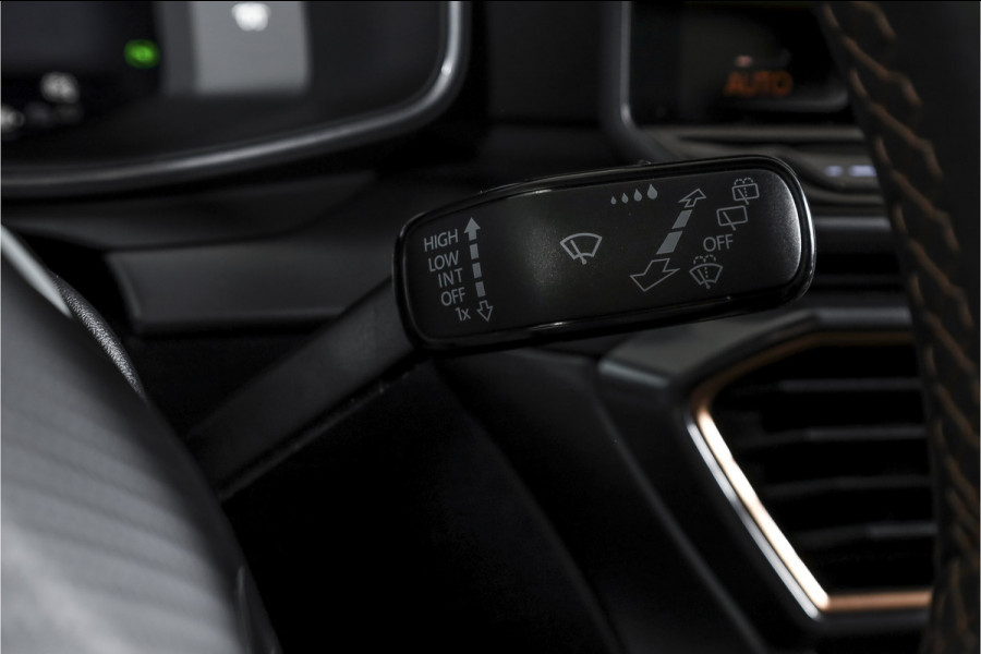 CUPRA Formentor 1.5 TSI 272 PK e-Hybrid VZ Performance - Automaat | Dig. Cockpit | Adapt. Cruise | Stoel-+Stuurverw. | Elek. stoel met geheugen | PDC | Camera | NAV + App. Connect | ECC | LM 19" Sandstorm Copper |
