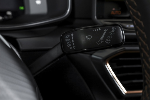 CUPRA Formentor 1.5 TSI 272 PK e-Hybrid VZ Performance - Automaat | Dig. Cockpit | Adapt. Cruise | Stoel-+Stuurverw. | Elek. stoel met geheugen | PDC | Camera | NAV + App. Connect | ECC | LM 19" Sandstorm Copper |