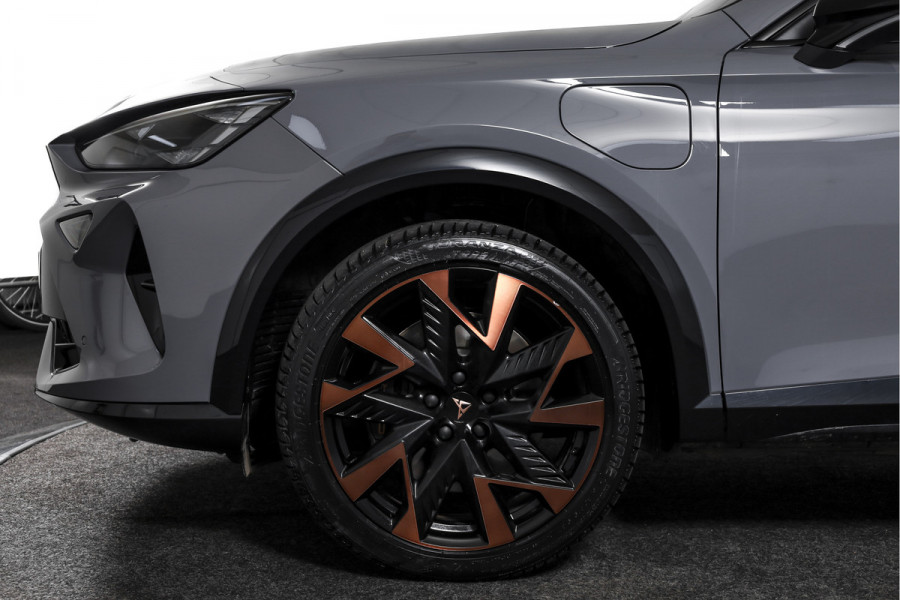 CUPRA Formentor 1.5 TSI 272 PK e-Hybrid VZ Performance - Automaat | Dig. Cockpit | Adapt. Cruise | Stoel-+Stuurverw. | Elek. stoel met geheugen | PDC | Camera | NAV + App. Connect | ECC | LM 19" Sandstorm Copper |