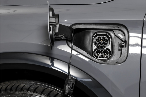 CUPRA Formentor 1.5 TSI 272 PK e-Hybrid VZ Performance - Automaat | Dig. Cockpit | Adapt. Cruise | Stoel-+Stuurverw. | Elek. stoel met geheugen | PDC | Camera | NAV + App. Connect | ECC | LM 19" Sandstorm Copper |