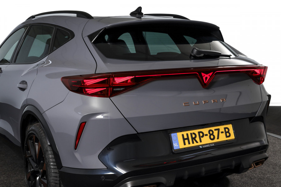 CUPRA Formentor 1.5 TSI 272 PK e-Hybrid VZ Performance - Automaat | Dig. Cockpit | Adapt. Cruise | Stoel-+Stuurverw. | Elek. stoel met geheugen | PDC | Camera | NAV + App. Connect | ECC | LM 19" Sandstorm Copper |