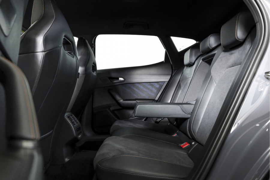 CUPRA Formentor 1.5 TSI 272 PK e-Hybrid VZ Performance - Automaat | Dig. Cockpit | Adapt. Cruise | Stoel-+Stuurverw. | Elek. stoel met geheugen | PDC | Camera | NAV + App. Connect | ECC | LM 19" Sandstorm Copper |