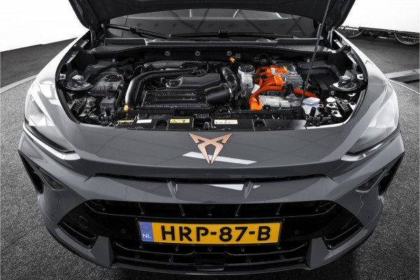 CUPRA Formentor 1.5 TSI 272 PK e-Hybrid VZ Performance - Automaat | Dig. Cockpit | Adapt. Cruise | Stoel-+Stuurverw. | Elek. stoel met geheugen | PDC | Camera | NAV + App. Connect | ECC | LM 19" Sandstorm Copper |