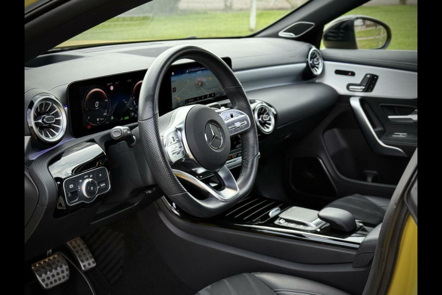 Mercedes-Benz CLA-Klasse 250 e AMG CLA250e Coupe Panoramadak|Burmester®|Camera 360°|Sfeerverlichting|Head-up|Multibeam LED|Night pakket
