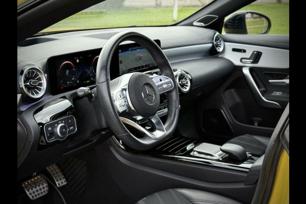 Mercedes-Benz CLA-Klasse 250 e AMG CLA250e Coupe Panoramadak|Burmester®|Camera 360°|Sfeerverlichting|Head-up|Multibeam LED|Night pakket