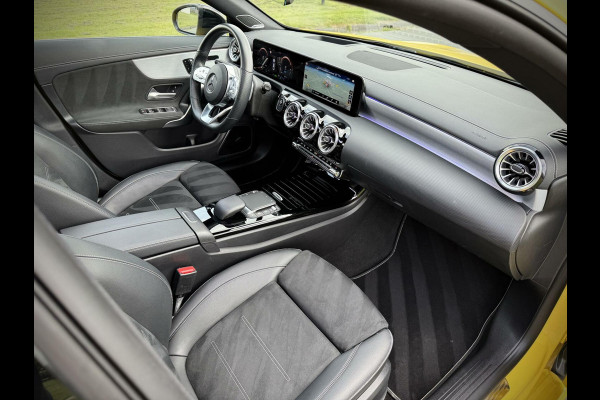 Mercedes-Benz CLA-Klasse 250 e AMG CLA250e Coupe Panoramadak|Burmester®|Camera 360°|Sfeerverlichting|Head-up|Multibeam LED|Night pakket
