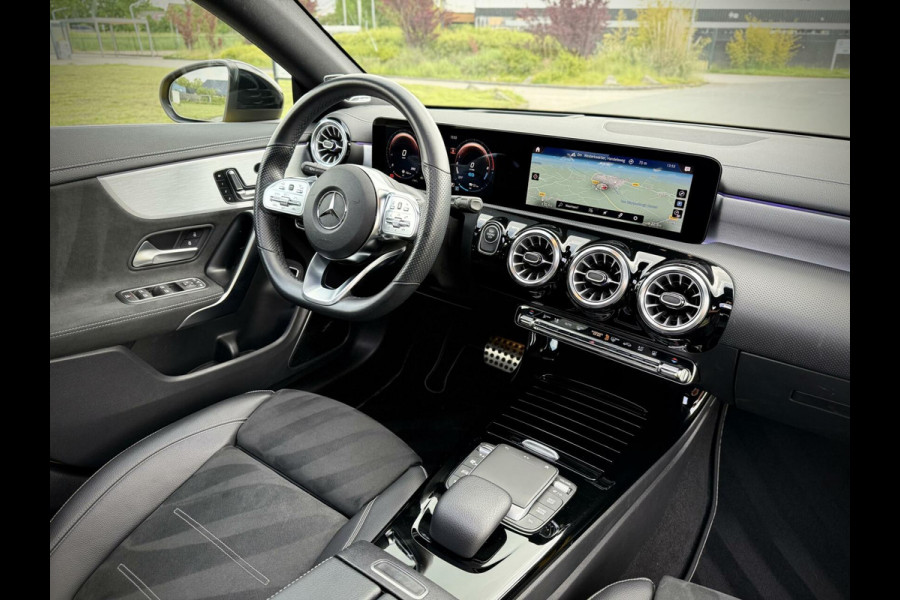 Mercedes-Benz CLA-Klasse 250 e AMG CLA250e Coupe Panoramadak|Burmester®|Camera 360°|Sfeerverlichting|Head-up|Multibeam LED|Night pakket
