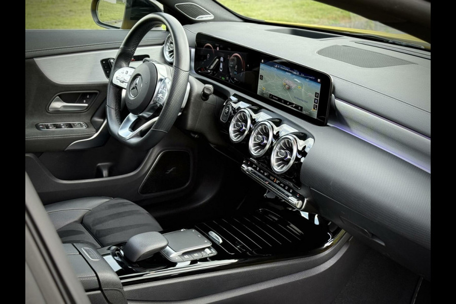 Mercedes-Benz CLA-Klasse 250 e AMG CLA250e Coupe Panoramadak|Burmester®|Camera 360°|Sfeerverlichting|Head-up|Multibeam LED|Night pakket
