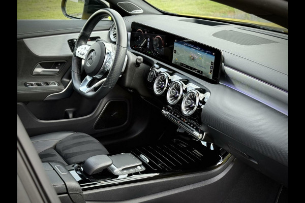 Mercedes-Benz CLA-Klasse 250 e AMG CLA250e Coupe Panoramadak|Burmester®|Camera 360°|Sfeerverlichting|Head-up|Multibeam LED|Night pakket