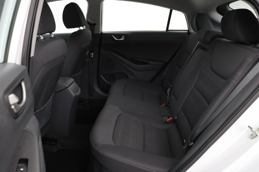 Hyundai IONIQ 1.6 GDi i-Motion | Adaptive cruise | Camera | Climate control | PDC | Bluetooth | DAB | LED