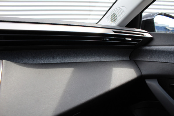 Peugeot 308 1.6 HYbrid 180 Allure Pack Business | BLIS | Adaptieve cruise | Navigatie | Led | Stoelverwarming