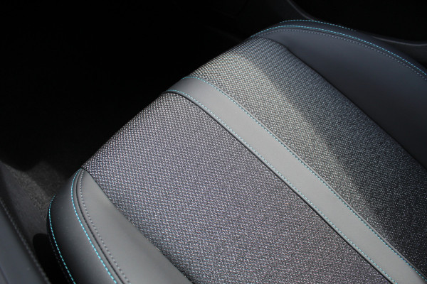 Peugeot 308 1.6 HYbrid 180 Allure Pack Business | BLIS | Adaptieve cruise | Navigatie | Led | Stoelverwarming