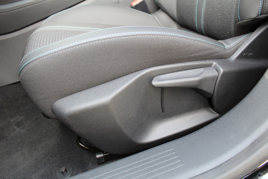 Peugeot 308 1.6 HYbrid 180 Allure Pack Business | BLIS | Adaptieve cruise | Navigatie | Led | Stoelverwarming