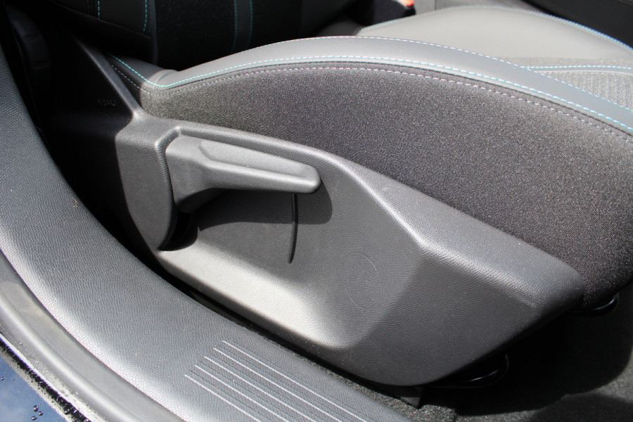 Peugeot 308 1.6 HYbrid 180 Allure Pack Business | BLIS | Adaptieve cruise | Navigatie | Led | Stoelverwarming