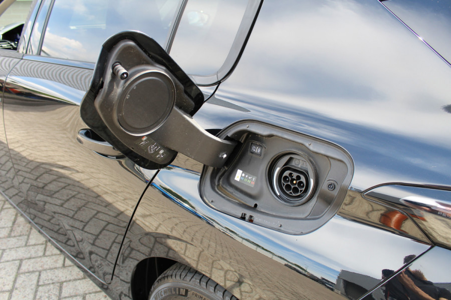 Peugeot 308 1.6 HYbrid 180 Allure Pack Business | BLIS | Adaptieve cruise | Navigatie | Led | Stoelverwarming