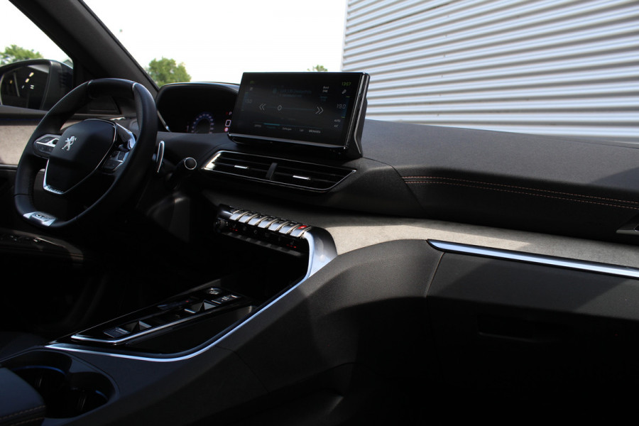 Peugeot 3008 1.6 HYbrid 225 GT | Panoramadak | Adaptieve Cruise | BLIS | Led | Navigatie