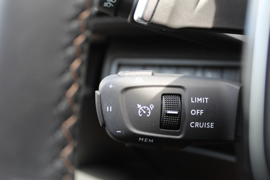 Peugeot 3008 1.6 HYbrid 225 GT | Panoramadak | Adaptieve Cruise | BLIS | Led | Navigatie
