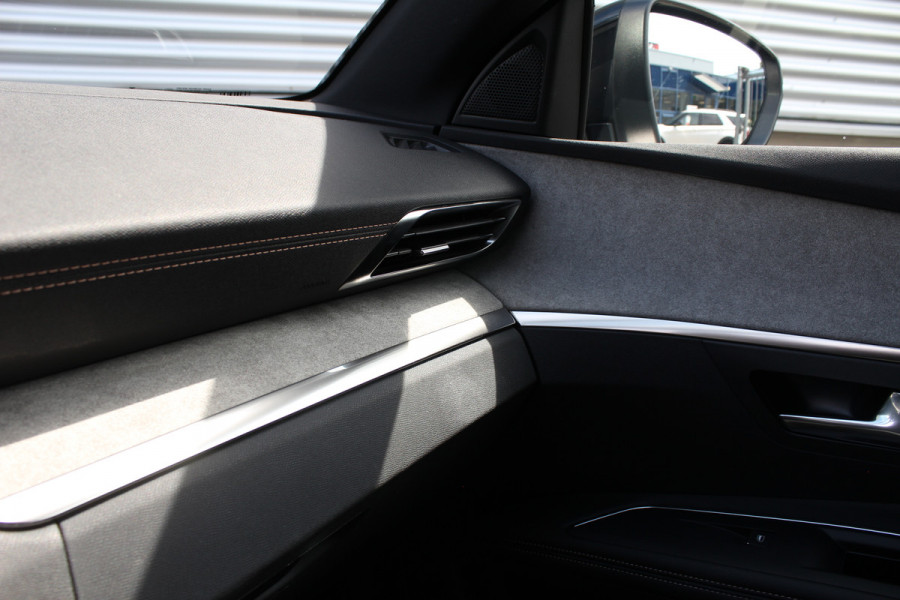 Peugeot 3008 1.6 HYbrid 225 GT | Panoramadak | Adaptieve Cruise | BLIS | Led | Navigatie