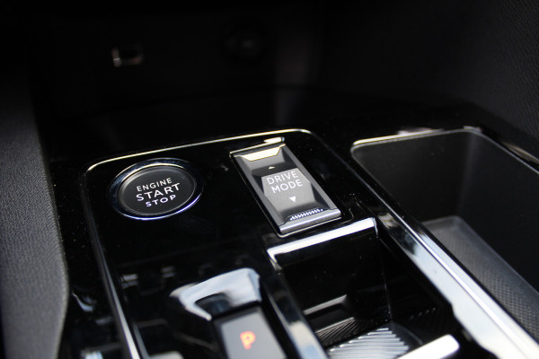 Peugeot 3008 1.6 HYbrid 225 GT | Panoramadak | Adaptieve Cruise | BLIS | Led | Navigatie